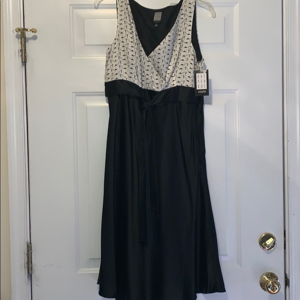 Black White Wrap Dress Sz 10 Sleeveless A-Line Knee Length NWT Due Per Due Veste